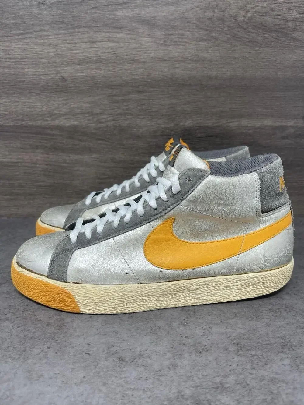 Nike SB Blazer Sneakers Mens Size 8 Silver Orange Independent 314070-081